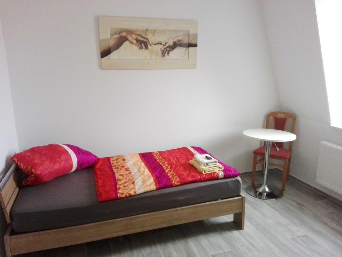 Pension Bernburg A² Esterno foto